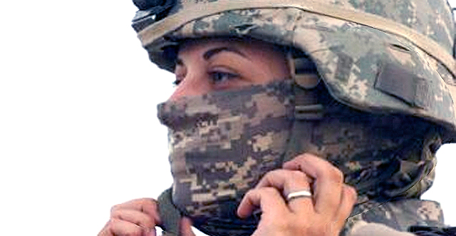 Девушки могут идти в армию. Фото с сайта <a href="http://www.ipsnews.net/2013/01/ending-ban-u-s-hopes-to-reduce-sexual-assaults-in-military/female-soldier-buttons-chin-strap/">ipsnews.net</a>.