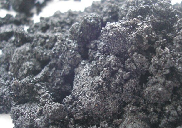Угольный шлам отравил землю и воду.  Фото: briket.tehnodoc.ru