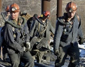 Пострадавшие шахтеры находятся без сознания. Фото: vasily-sergeev.livejournal.com