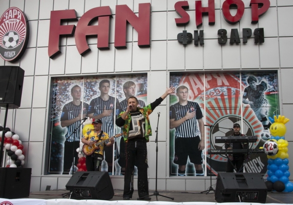 Сегодня открылся магазин сувенирной продукции и атрибутики «Fan Shop ФК «Заря».  Фото: zarya-lugansk.com