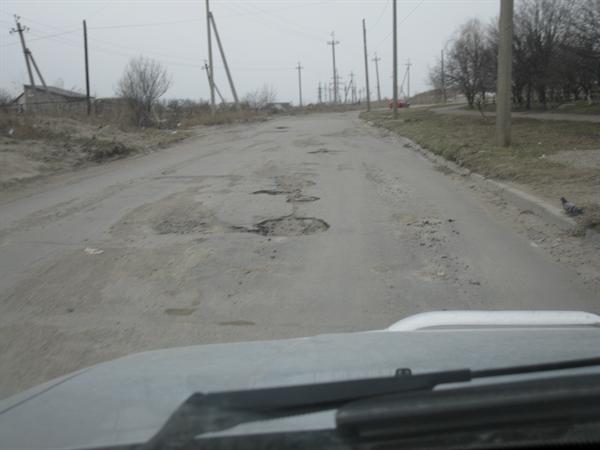 Так выглядела дорога вокруг кварталов Мирный, Заречный. Фото: lg.vgorode.ua