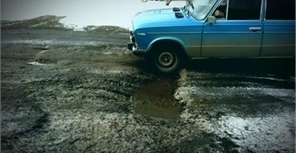 Луганчанин не хотел, чтобы дорогу на его улице ремонтировали. Фото: applecrysis