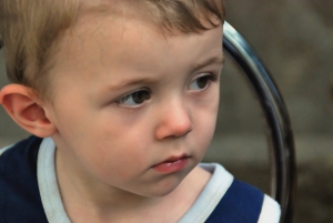 Новость - События - Луганчанин спас 3-летнего малыша, который ночью босиком бродил по улицам города
