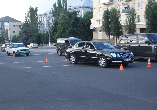 Новость - События - ДТП в центре Луганска: Kia Opirus налетела на пешехода