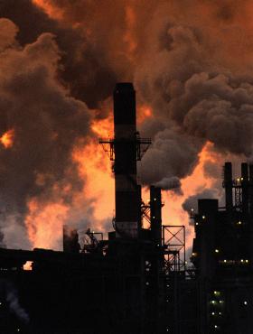 «Алчевский металлургический комбинат» выбрасывает 83 тысяч тонн (19 %  общих выбросов по области). Фото: veslugansk.com
