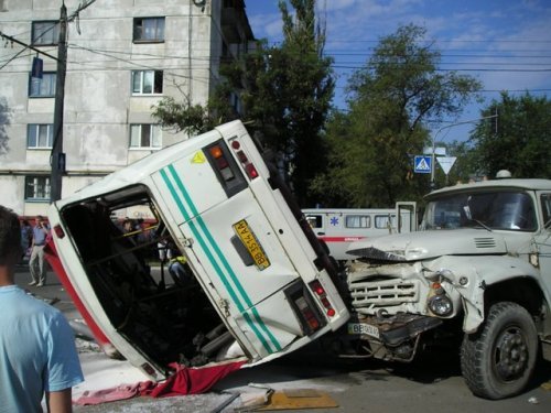 В Северодонецке опрокинулся автобус вследствие ДТП
Фото: v-variant.lg.ua