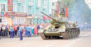 Луганский Танк Т-34 на военном празднике. Фото: gorod.lugansk.ua