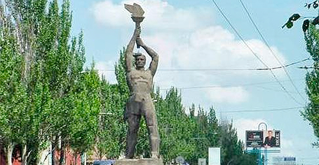 Памятник установили 46 лет назад. Фото: lugansk.moy.su