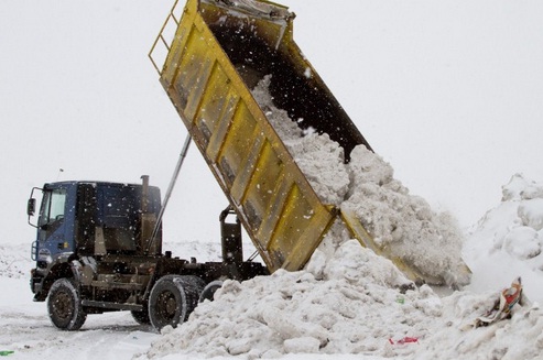 куда везут снег из Луганска. Фото: newsvo.ru