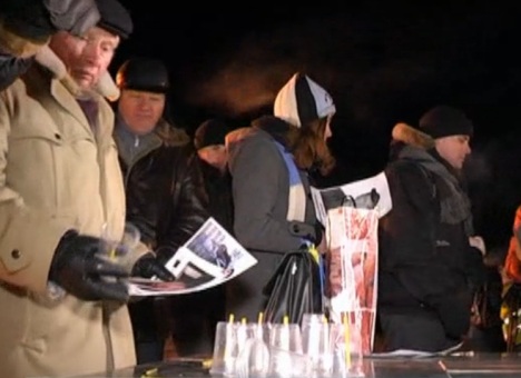 Новость - События - На Майдан в Луганске принесли портреты погибших активистов и милиционеров