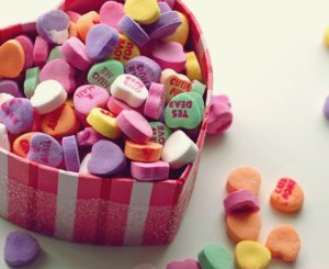 Новость - Досуг и еда - Готовимся ко Дню влюбленных: ТОП-10 недорогих подарков девушке на День Святого Валентина