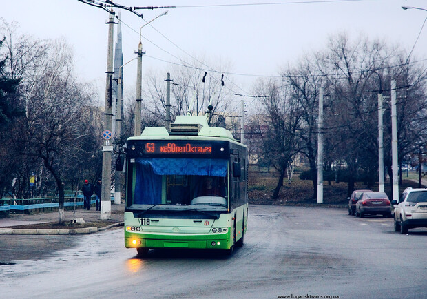 Троллейбусы и трамваи в Луганске возят пассажиров до 18.00. Фото: lugansktrams.org.ua
