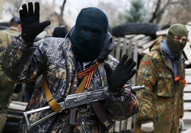 Боевики привыкли прятать лица под масками. Фото: unian.net