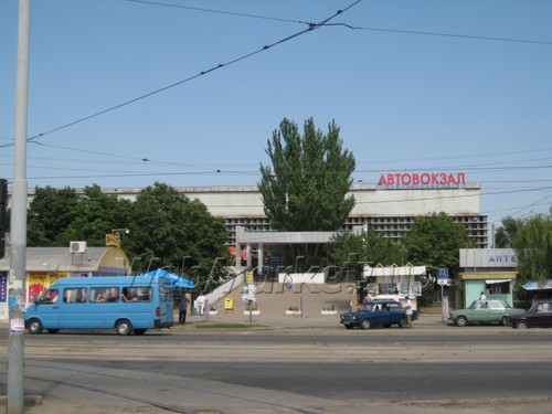 Пассажиров на вокзале Луганска становится все меньше. Фото: map.webmarket.ua