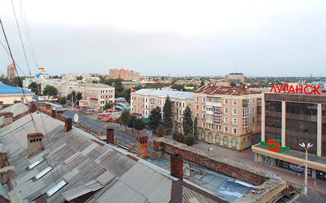Луганск стал добрее, под влиянием общей беды. Фото с сайта novosti.lugansk.ua.
