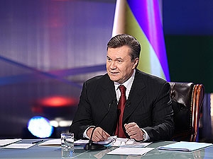 Виктор Янукович отвечает на вопросы украинцев. Фото: kp.ua