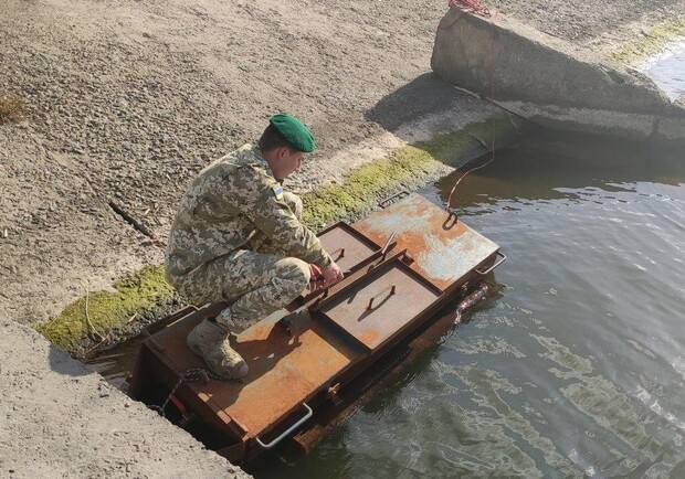 Контрабандисты с фантазией: в Одесской области нашли самодельную субмарину. Фото: ГПСУ