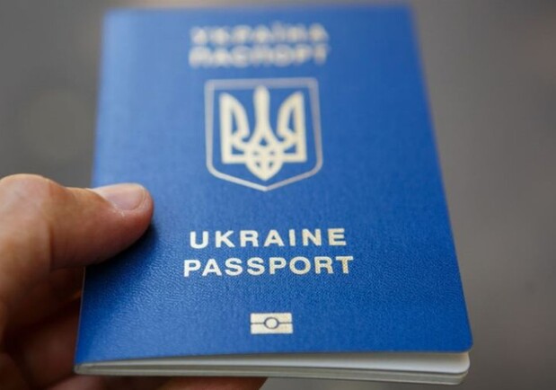 Выше, чем США: украинский заграничный паспорт занял 11 место по спектру возможностей. Фото: vsim.ua