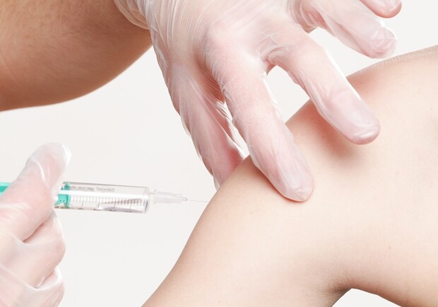 Стало известно, сколько человек смогут получить вакцину от кронавируса в 2021 году. Фото: pixabay