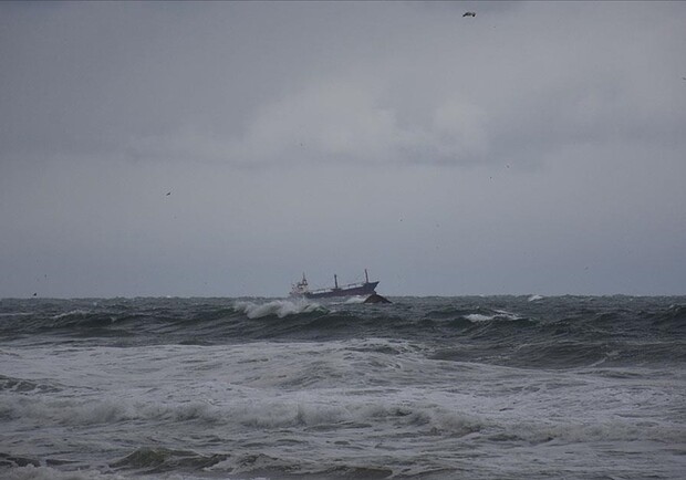 В Турции затонуло судно с украинцами. Фото: Selim Bostancı. АА