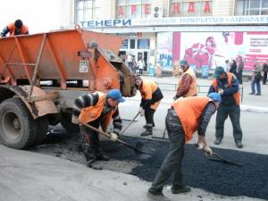 В Луганске начали ремонт дорог. Фото: cxid.info