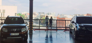 Вместо смотровой площадки: паркинг в центре Харькова стал местом для свиданий и фотосессий