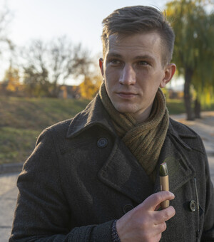 Мал, да удал: чем может удивить мини-вейп IQOS VEEV