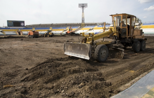 Новость - Спорт - Луганскую арену расчищают около 50 человек