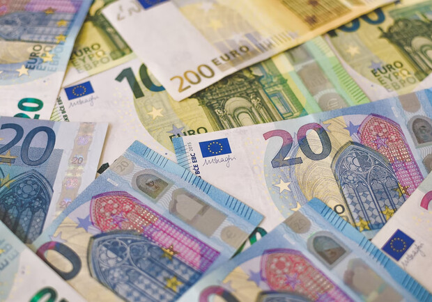 Курс валют в Україні 29 березня 2023 року: скільки коштує долар і євро. 