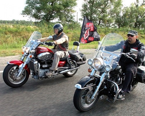 Люди – это те же мотоциклы: каждый по-разному затюнингован. Фото с http://clubs.ya.ru
