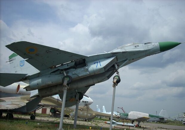 Самолеты-ветераны рвутся в небесную высь. Фото с http://modelizm.pl.ua