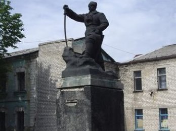 В Луганске решили реконструировать памятник Пархоменко. Фото: pohodushki.org