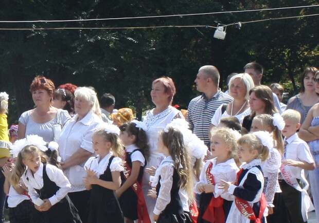Первоклашек поздравляли в Парке имени 1-го мая. Фото vgorode.ua