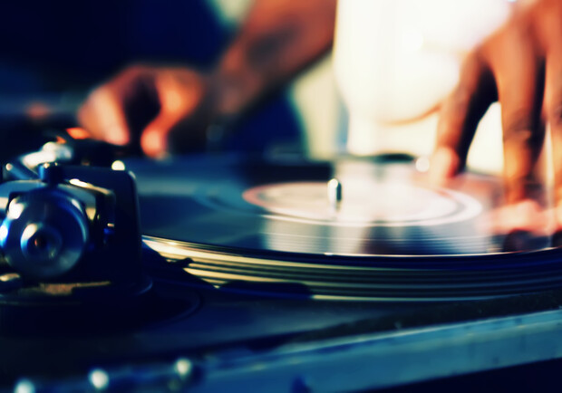 Популярную профессию диджея предлагает освоить DJ School "Colosseum". Фото с www.sxc.hu