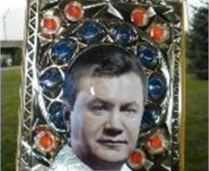 Удивительная "икона" Виктора Януковича. Фото: paralel-media.com
