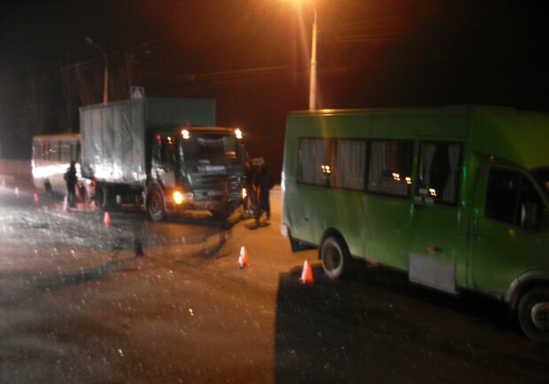 В районе "МЕТРО" столкнулись 5 машин. Фото ОГАИ г. Луганска