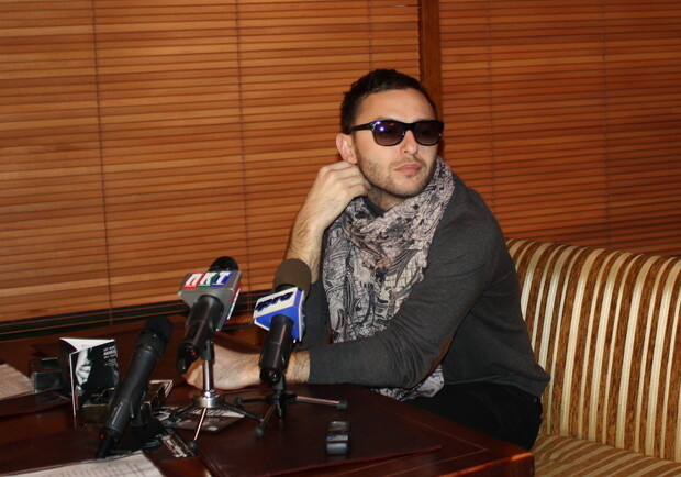 Рома "Зверь" откровенничал с журналистами в ресторане "Just Music". Фото lg.vgorode.ua