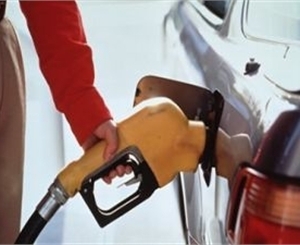 Бензин не дешевеет. Фото: autosia.net.ua