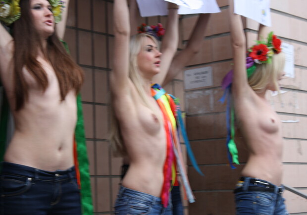 FEMEN перед освобождением Ландика