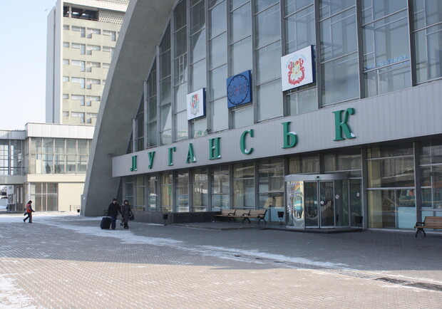 На вокзале сегодня было солнечно и морозно. Фото: lg.vgorode.ua