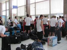 Луганские футболисты в аэропорту. Фото с официального сайта клуба.