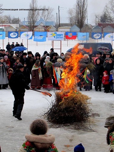 Новость - События - Прощание с Масленицей на Луганщине: чучело сожгли, в снежки поиграли, а блины доели 