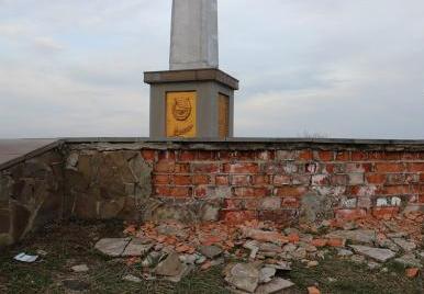 Мемориальный комплекс "Острая Могила", охраняемый государством. Фото: ostrovok.lg.ua