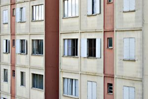 По мнению экспертов, луганчанину надо копить на квартиру 5 лет. Фото: sxc.hu