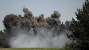 На Луганщине показали, как тушить пожар с помощью взрыва. 