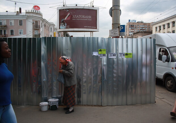 Новость - Коммуналка - Фотофакт: в центре Луганска закрыли переход