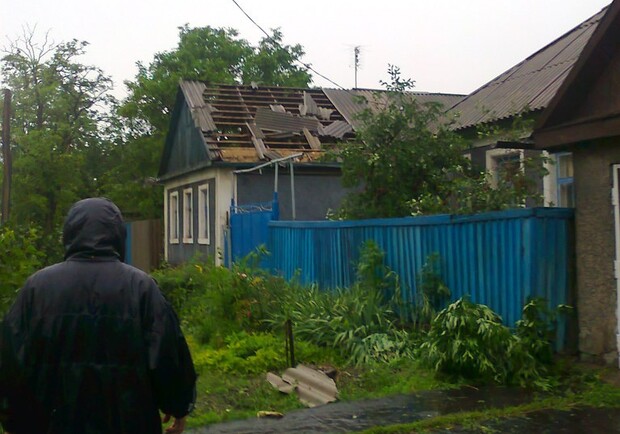 Ветер срывал крыши домов. Фото: Сергей Соловьев