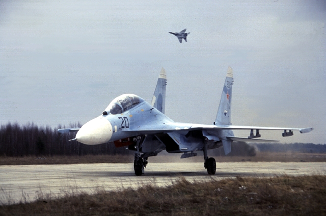 Су-27 пролетели над Луганском. Фото: combatavia.info