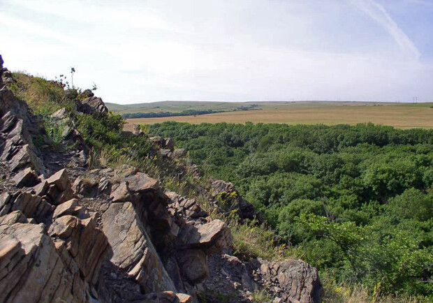 Королевские скалы луганская область лагерь фото