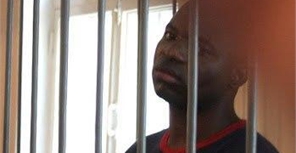 В Луганске судят нигерийца, который изрезал трех парней горлышком от бутылки. 